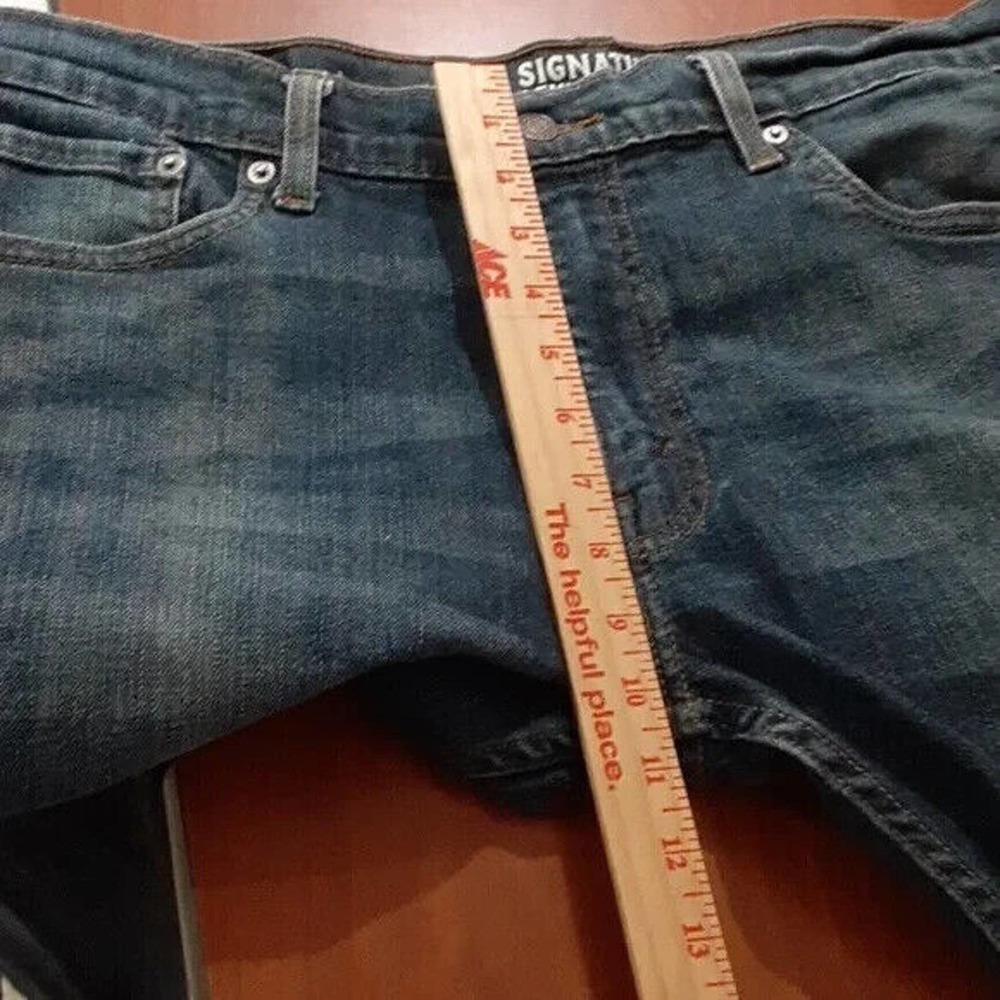 Signature Levi's Strauss size 34X30 straight leg blue jeans - Picture 11 of 16